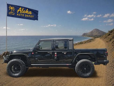 Used 2020 Jeep Gladiator Sport w/ Quick Order Package 23S AWD/4WD image 2