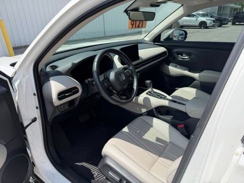 Used 2024 Honda HR-V EX-L image 11