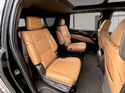 Used 2023 Cadillac Escalade ESV Premium Luxury AWD/4WD image 29