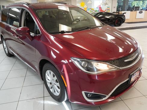 Used 2017 Chrysler Pacifica Touring-L FWD image 14