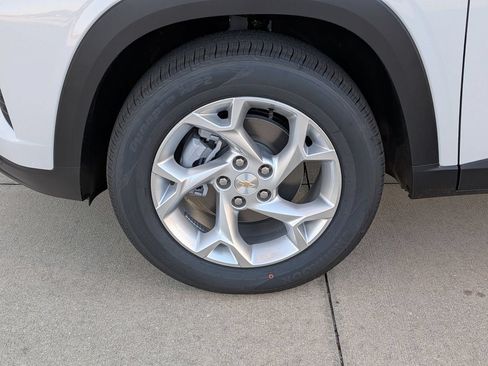 New 2026 Chevrolet Trax LS w/ LS Convenience Package FWD image 26