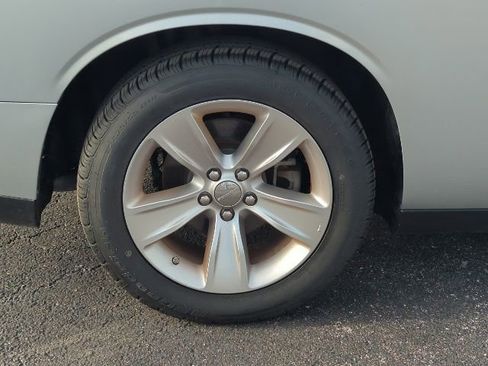 Used 2023 Dodge Challenger SXT image 3