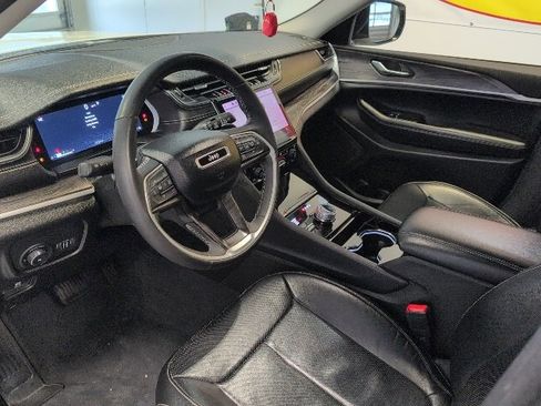 Used 2023 Jeep Grand Cherokee Limited w/ Luxury Tech Group II image 11