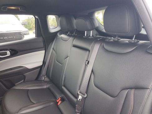 Used 2023 Jeep Compass Limited image 12