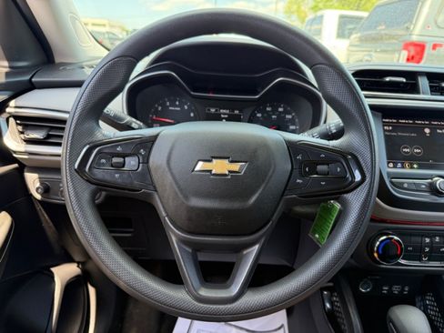 Used 2021 Chevrolet TrailBlazer LS FWD image 18