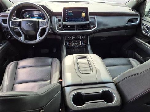 Used 2023 Chevrolet Suburban Z71 w/ Luxury Package AWD/4WD image 17