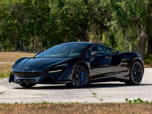 Used 2023 McLaren Artura image 11