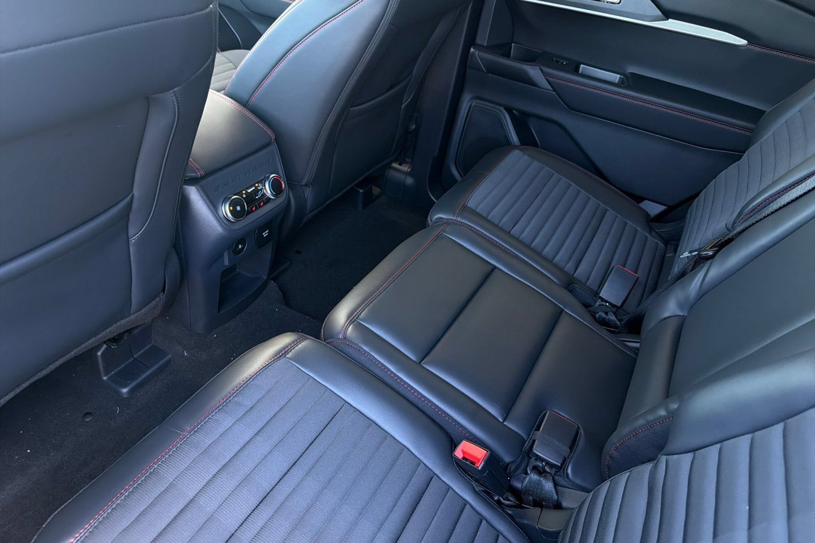 New 2026 Ford Explorer ST-Line w/ ST-Line Street Pack AWD/4WD image 13