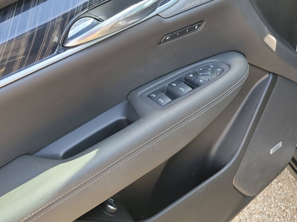 Used 2024 Cadillac XT6 Premium Luxury AWD/4WD image 23