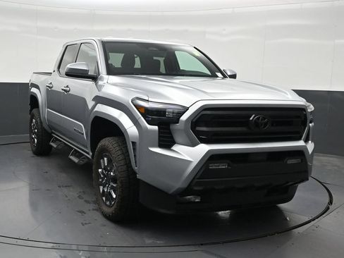 Used 2025 Toyota Tacoma SR5 AWD/4WD image 8
