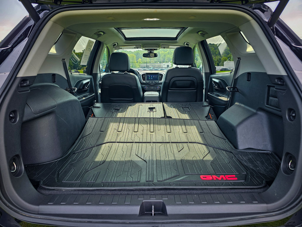 Used 2022 GMC Terrain SLT w/ Infotainment Package II AWD/4WD image 38
