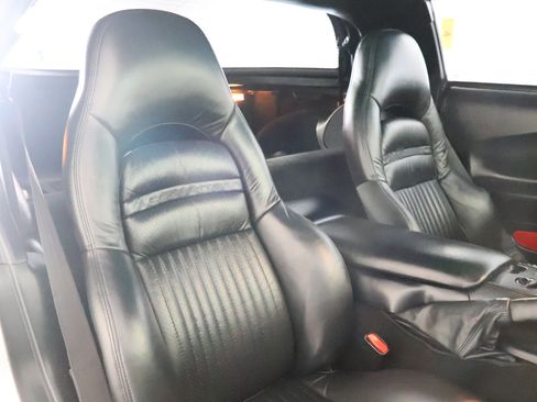 Used 1998 Chevrolet Corvette Coupe w/ Roof Pkg RWD image 38