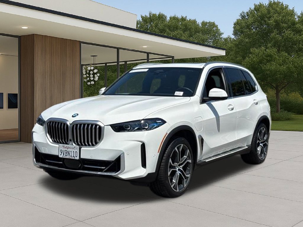 Used 2026 BMW X5 xDrive50e w/ Premium Package AWD/4WD image 2