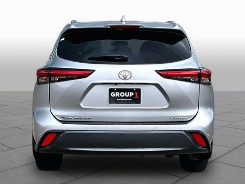 Used 2023 Toyota Highlander Limited FWD image 5