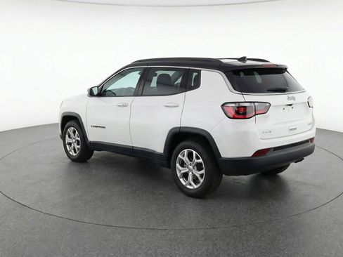 Used 2025 Jeep Compass Latitude image 6