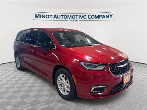 Certified 2025 Chrysler Pacifica Select FWD image 1