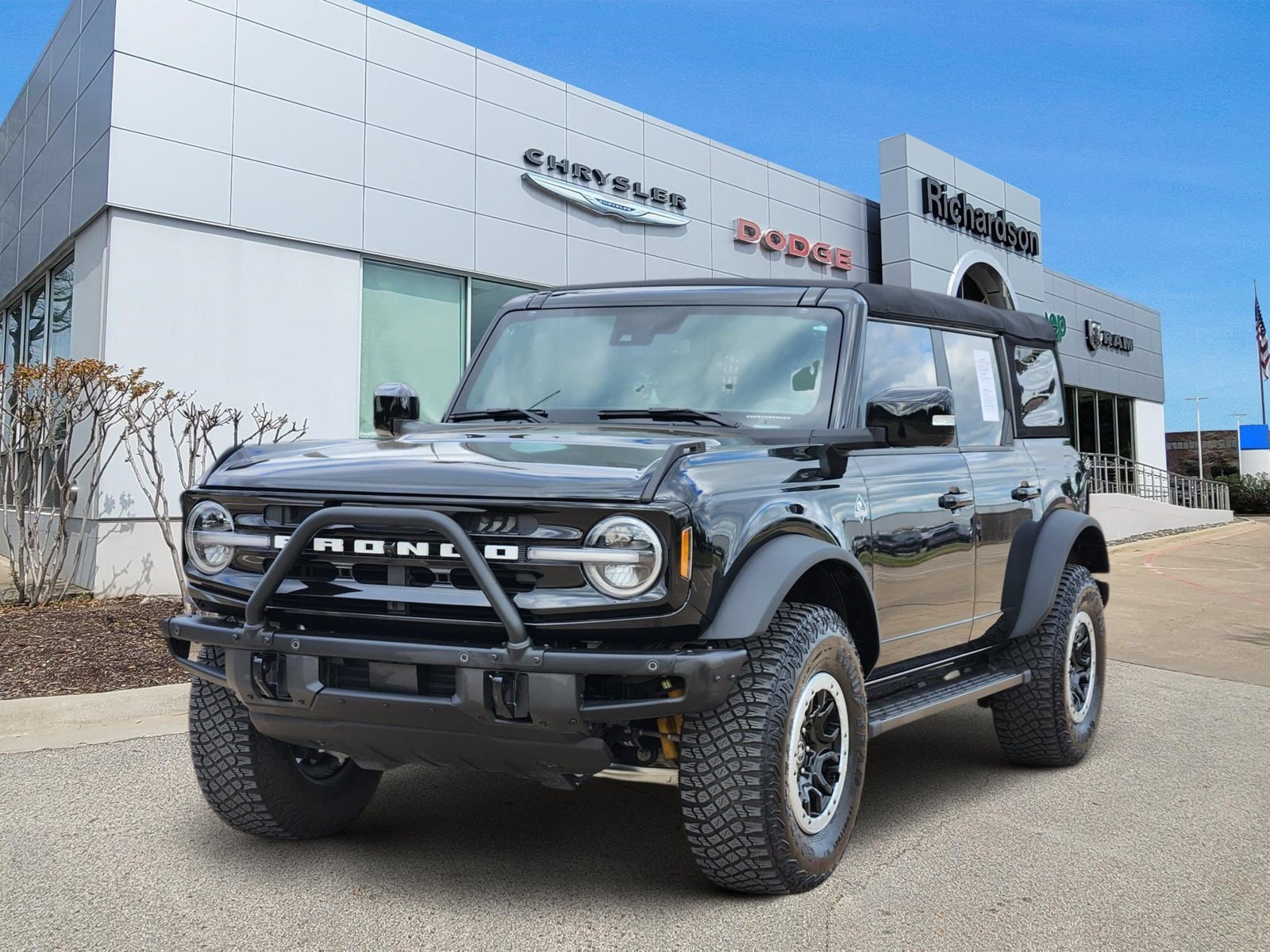 Used 2023 Ford Bronco Outer Banks w/ Sasquatch Package AWD/4WD image 2