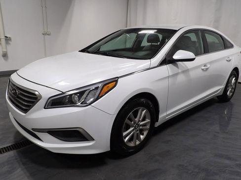 Used 2017 Hyundai Sonata SE image 3