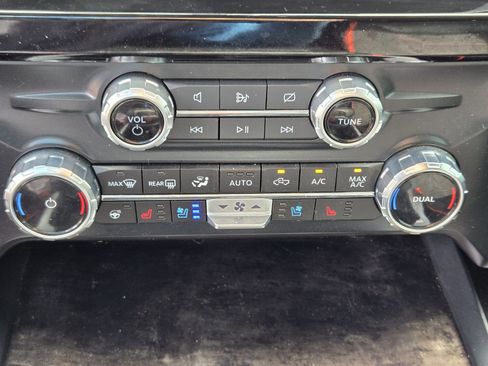 Used 2023 Ford F250 Lariat w/ Lariat Ultimate Package AWD/4WD image 17