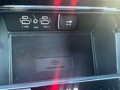 Used 2025 Jeep Grand Cherokee Limited w/ Luxury Tech Group II AWD/4WD image 22