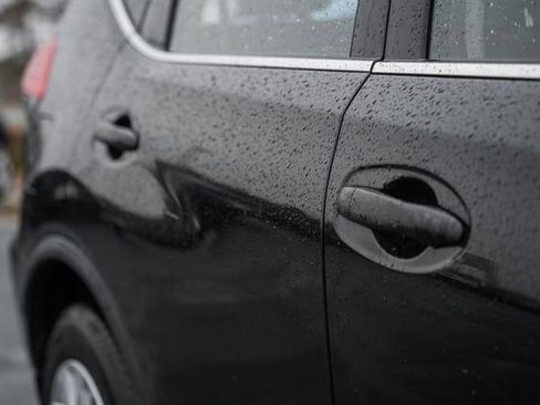 Used 2017 Nissan Rogue S image 16