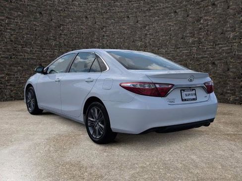 Used 2017 Toyota Camry SE FWD image 4