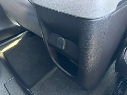 Used 2017 Chevrolet Colorado W/T w/ WT Convenience Package RWD image 41