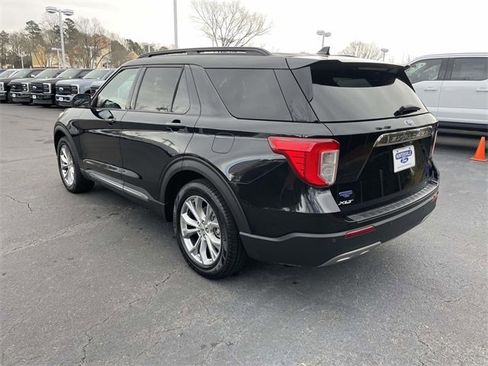 Used 2020 Ford Explorer XLT w/ Equipment Group 202A image 4