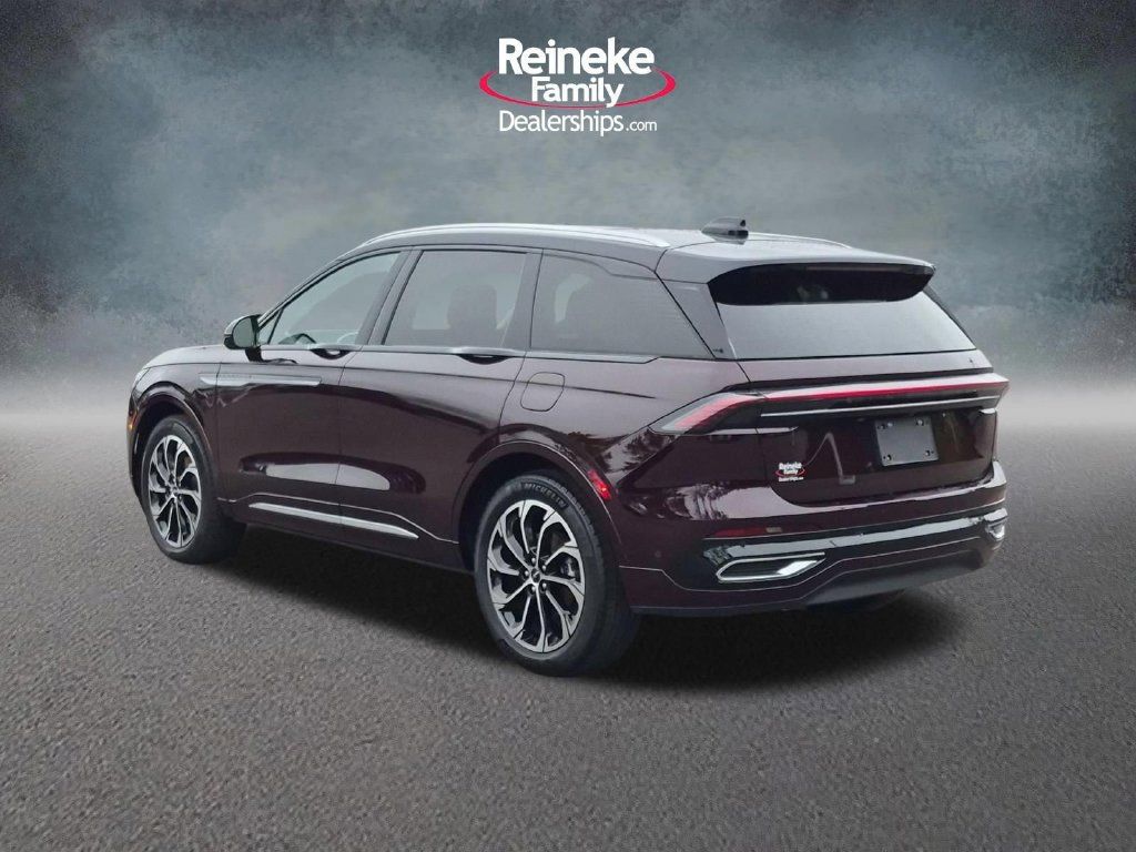 Used 2024 Lincoln Nautilus Reserve w/ Equipment Group 202A AWD/4WD image 9