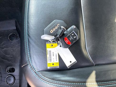 Certified 2022 Jeep Wrangler Unlimited Rubicon 4xe w/ Cold Weather Group image 33