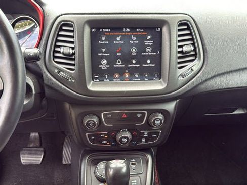Used 2019 Jeep Compass Trailhawk w/ Leather Interior Group AWD/4WD image 18