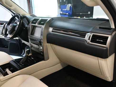 Used 2021 Lexus GX 460 Premium w/ Accessory Package AWD/4WD image 28