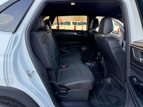Used 2025 Volkswagen Atlas Cross Sport SE image 21