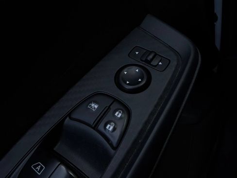 Used 2025 Nissan Sentra SV FWD image 22