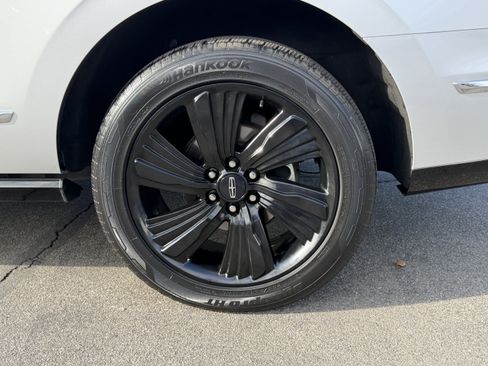 Used 2019 Lincoln Navigator Select w/ Technology Package RWD image 11