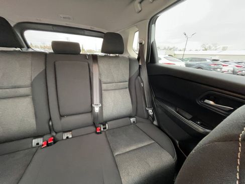 Used 2025 Nissan Rogue SV image 39