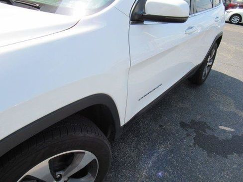 Used 2019 Jeep Cherokee Limited AWD/4WD image 6