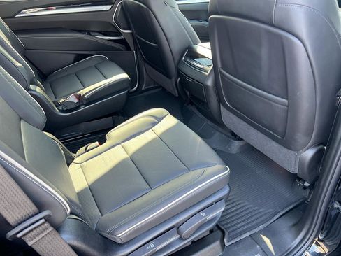 Used 2025 Cadillac Escalade Sport w/ LPO, Floor Liner Package AWD/4WD image 17