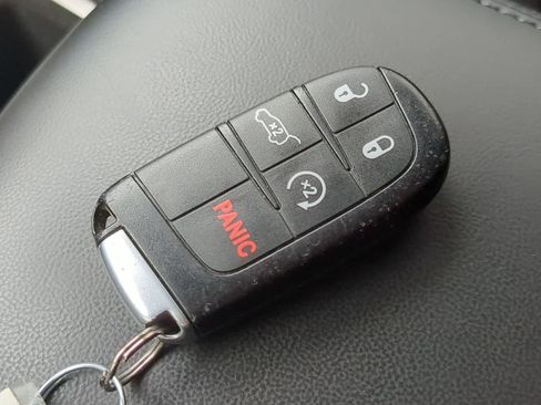 Certified 2020 Jeep Grand Cherokee Altitude AWD/4WD image 32