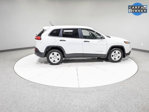 Used 2016 Jeep Cherokee Sport image 24