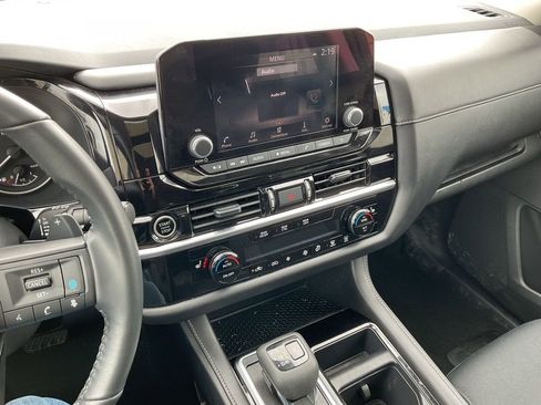 Used 2024 Nissan Pathfinder SV w/ SV Premium Package image 14