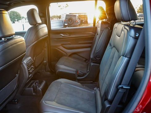 New 2025 Jeep Grand Cherokee L Altitude image 20