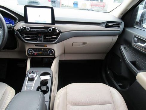 Used 2020 Ford Escape Titanium image 13