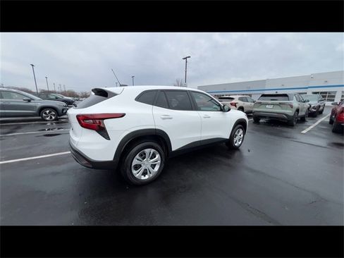 Used 2025 Chevrolet Trax LS image 8