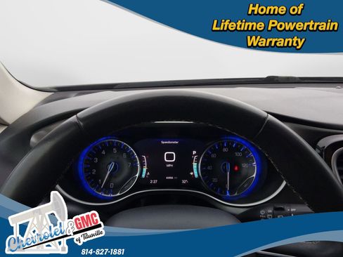 Used 2022 Chrysler Pacifica Touring-L image 18