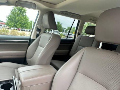 Used 2023 Lexus GX 460 Premium w/ Accessory Package AWD/4WD image 17