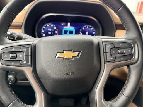 Used 2024 Chevrolet Suburban Premier RWD image 23