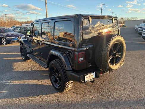 Used 2019 Jeep Wrangler Unlimited Sahara image 3