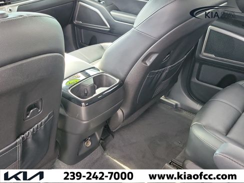 Certified 2024 Kia Telluride EX w/ EX Captain's Chair Package FWD image 13