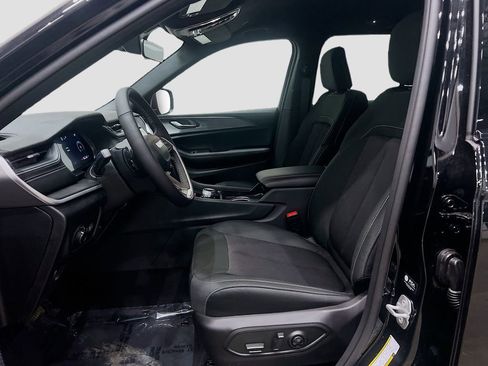 New 2025 Jeep Grand Cherokee Laredo w/ Luxury Tech Group I image 10